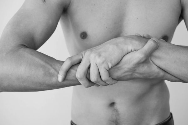 Man in a focused state during a workout in a minimalist gym.